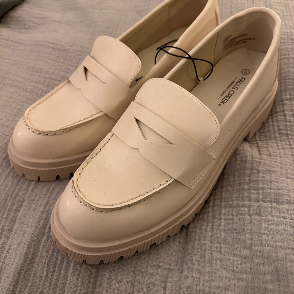 Falls Creek Cream Loafers